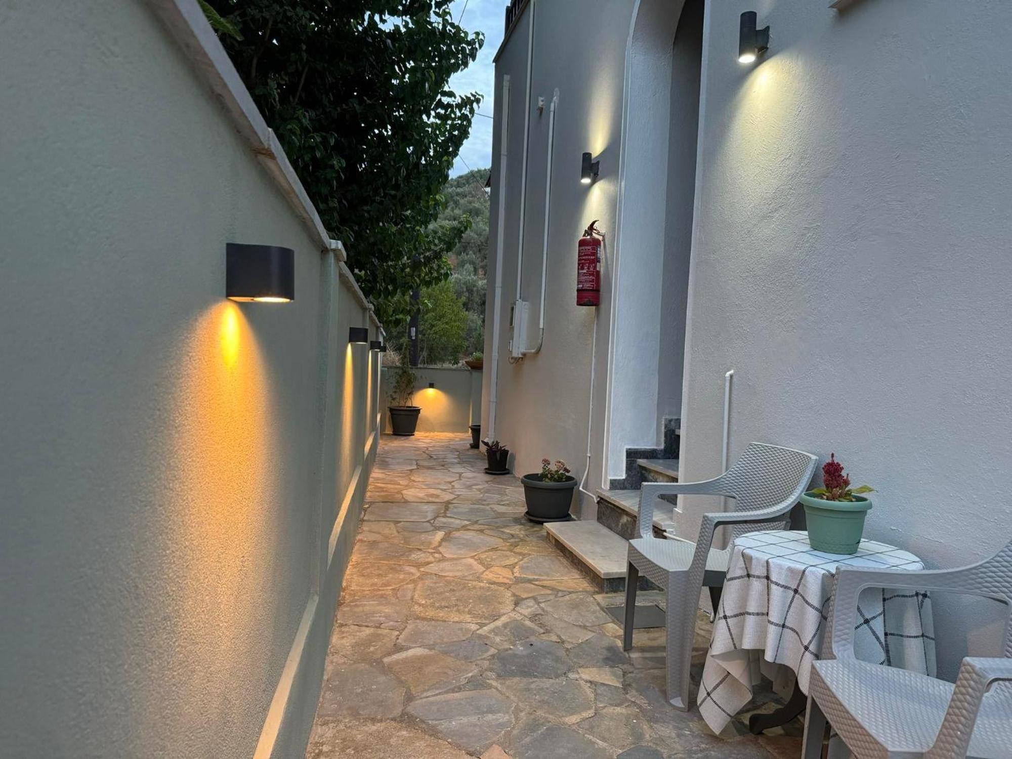 普拉坦亚斯Tanias House公寓 外观 照片