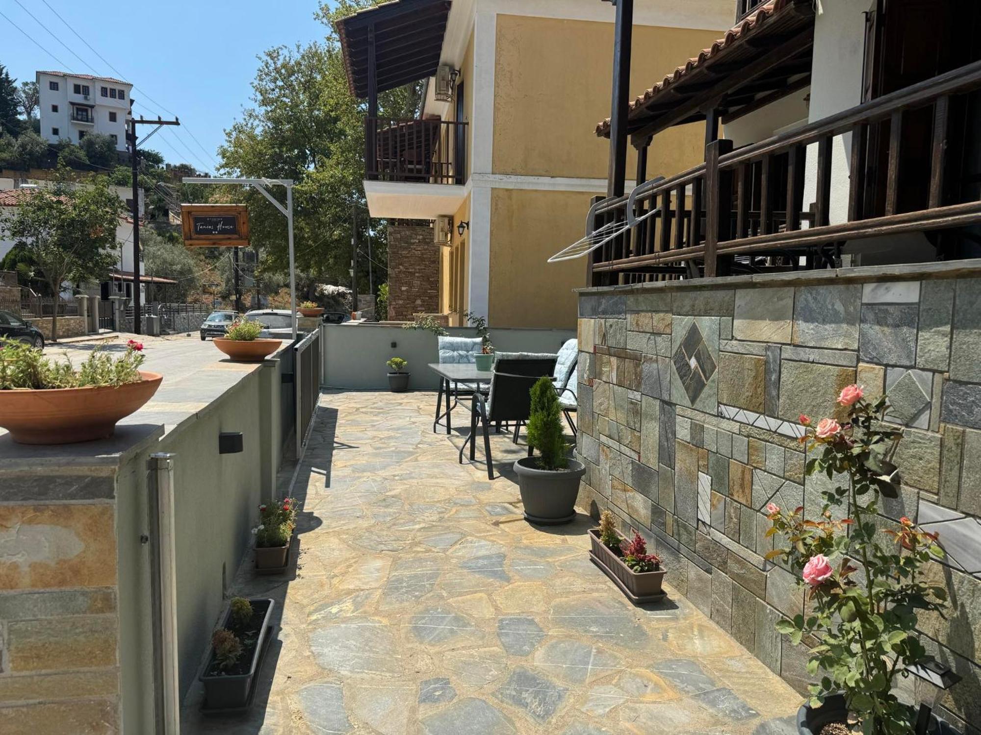 普拉坦亚斯Tanias House公寓 外观 照片