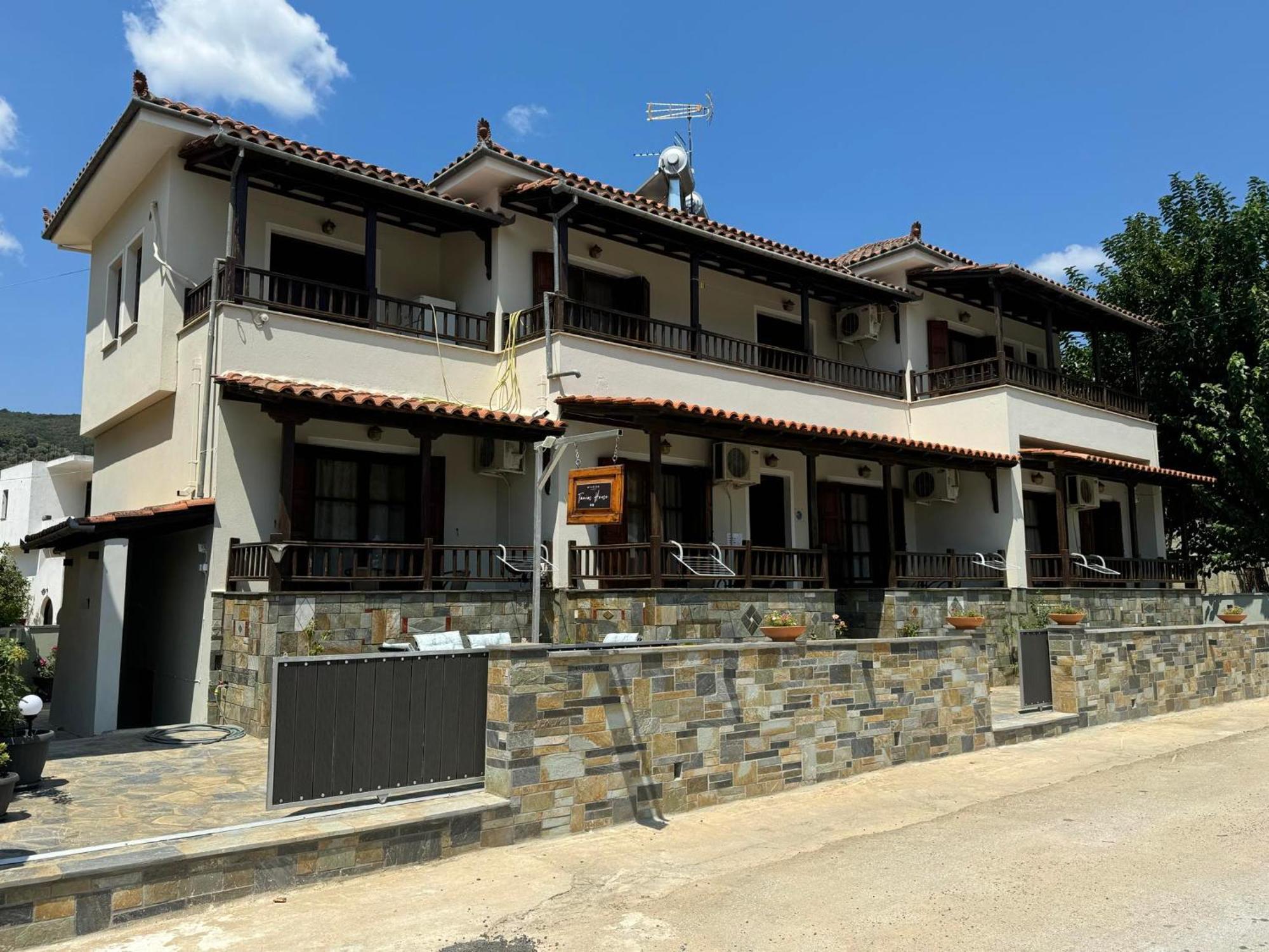 普拉坦亚斯Tanias House公寓 外观 照片