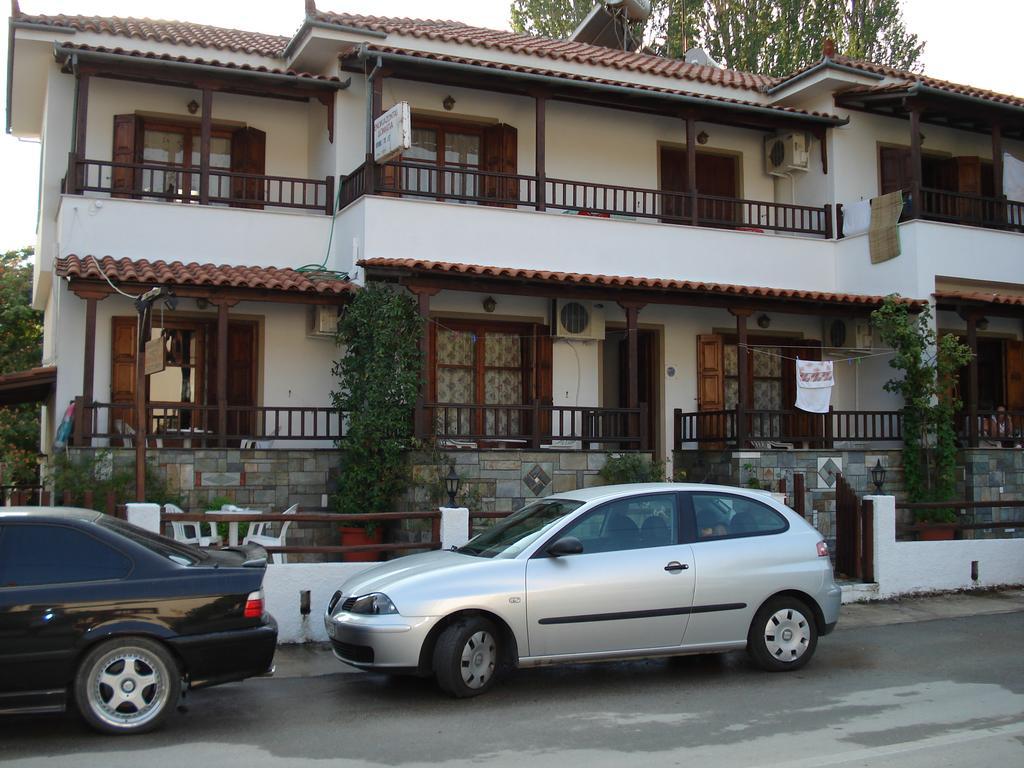普拉坦亚斯Tanias House公寓 外观 照片